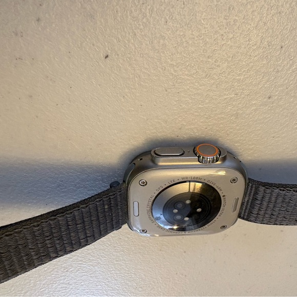 Apple Watch Ultra (49mm) Titanium – GPS + Cellular – Unlocked - Picture 9 of 9